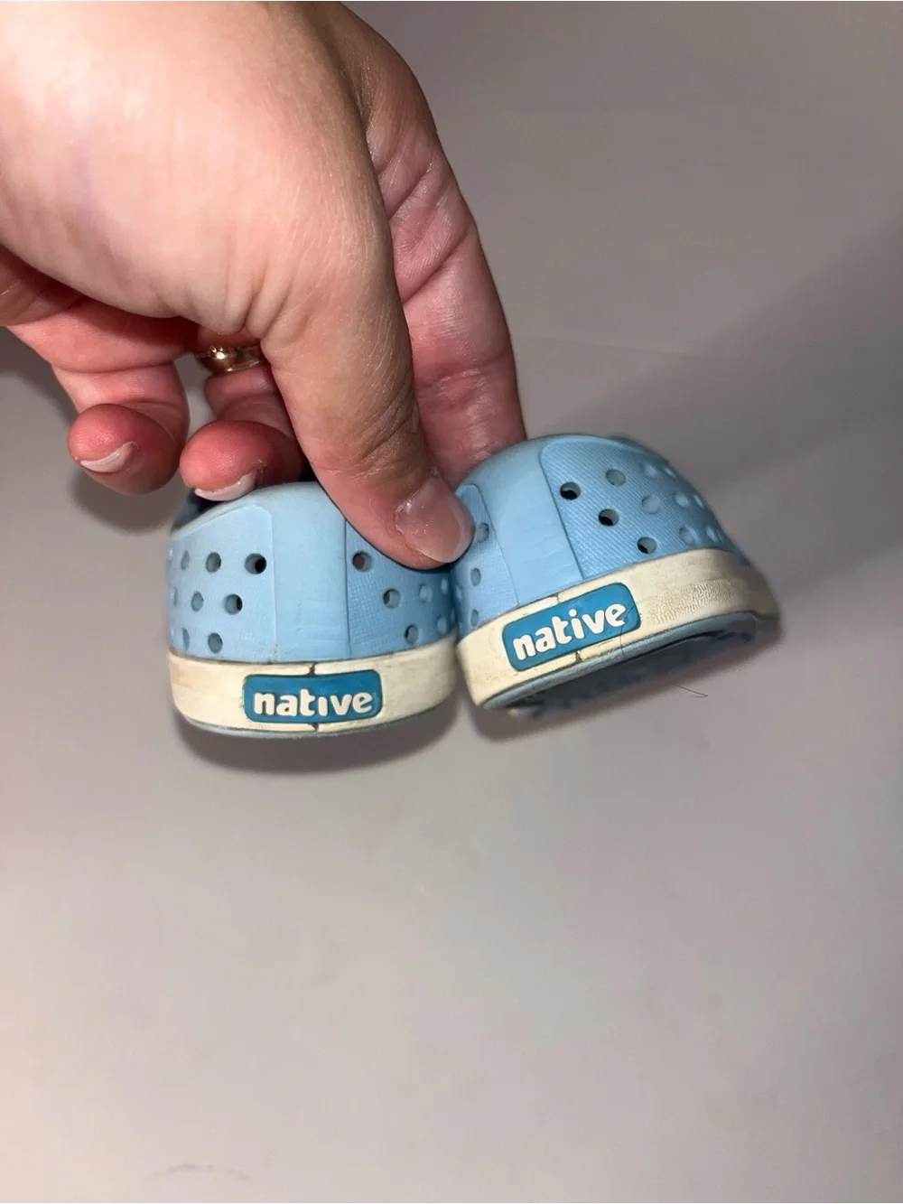 Native Kids Water Shoes in Light Blue with White Toe Jefferson size 4 toddler
